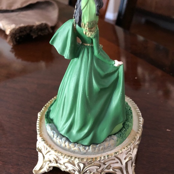 Previously owned Scarlet O’Hara Collectible from “Gone With The Wind” - Picture 6 of 8